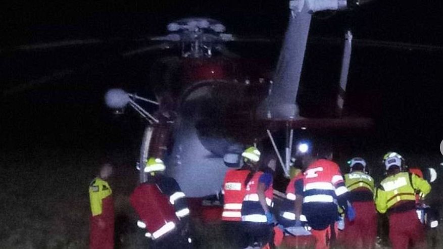 Piloty záchranářského vrtulníku při letu k těžce zraněnému osvítil laser. Viník dostal podmínku
